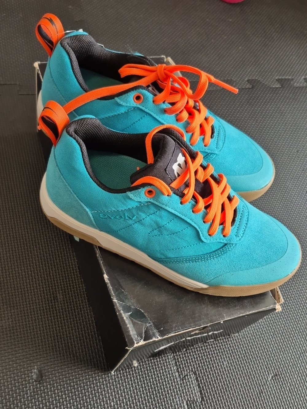 NWT - EVOLV REBEL Performance Lifestyle Running Shoe - 6/7 - Picture 4 of 9